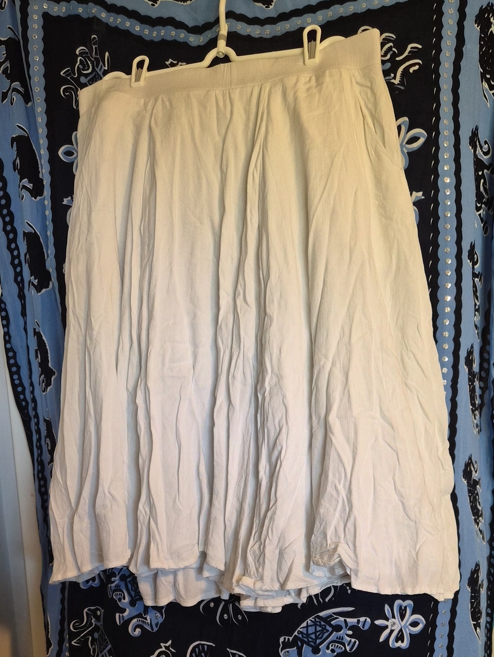 torrid White Full Circle Skirt w/Pockets